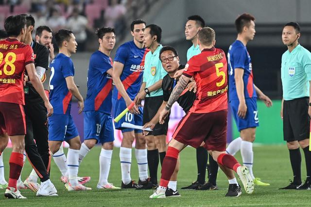 外媒评世界杯十大丑闻：“上帝之手”居首 特朗普干预红牌排第4
